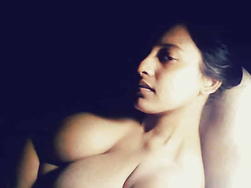 Sexy Indian bhabhi sex photos of Damini stripping naked 3