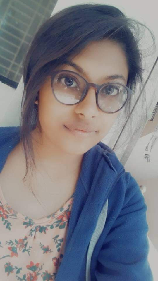 Sexy Indian college babe nude pics 8