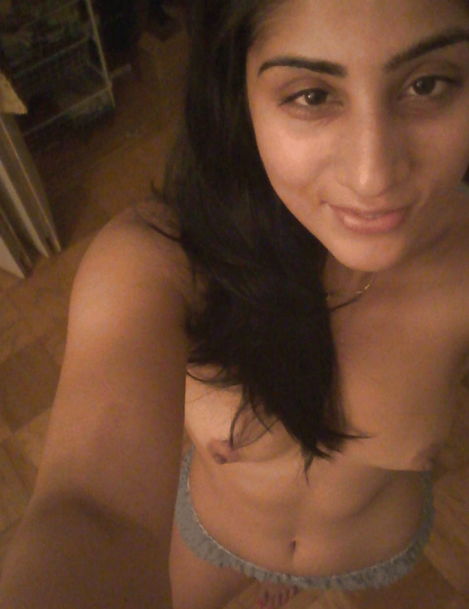 Sexy Indian college girl nude selfie photos 8
