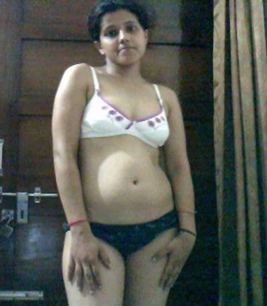 Sexy Indian girl’s nude Indian selfie pics 4