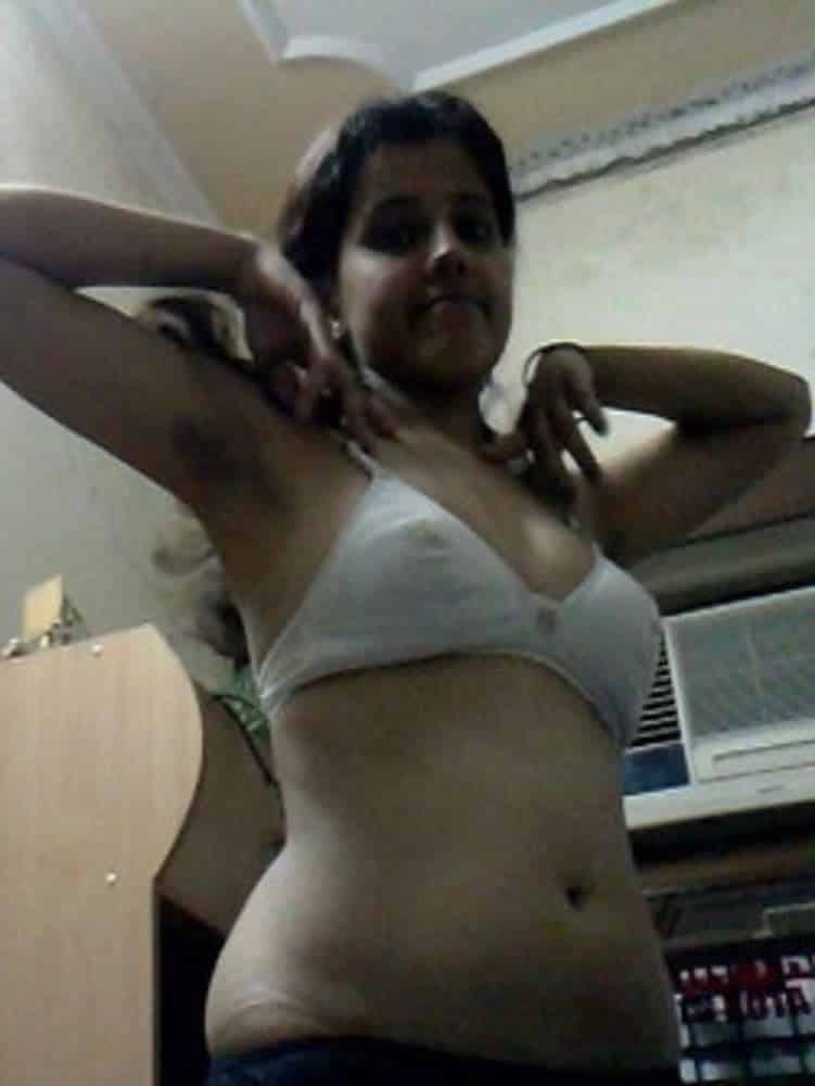 Sexy Indian girl’s nude Indian selfie pics 5
