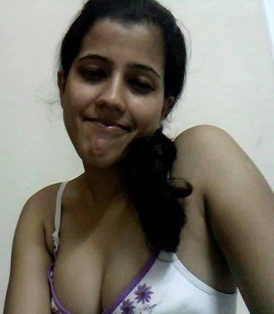 Sexy Indian girl’s nude Indian selfie pics 7