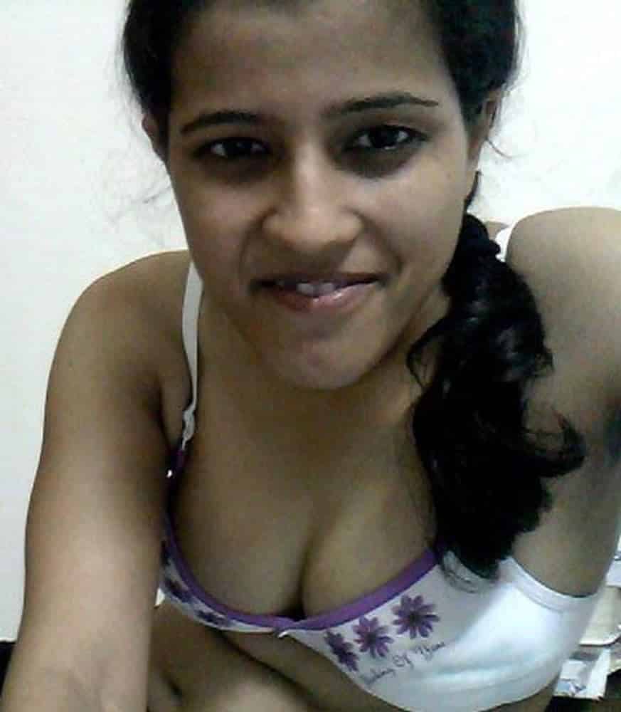 Sexy Indian girl’s nude Indian selfie pics 8
