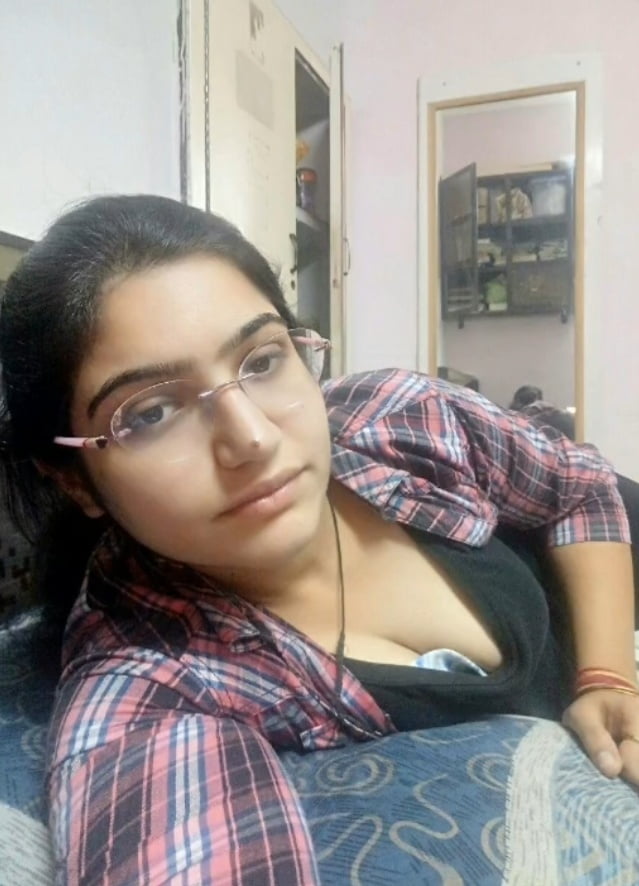 Sexy Indian nude girl has revealed her assets 1