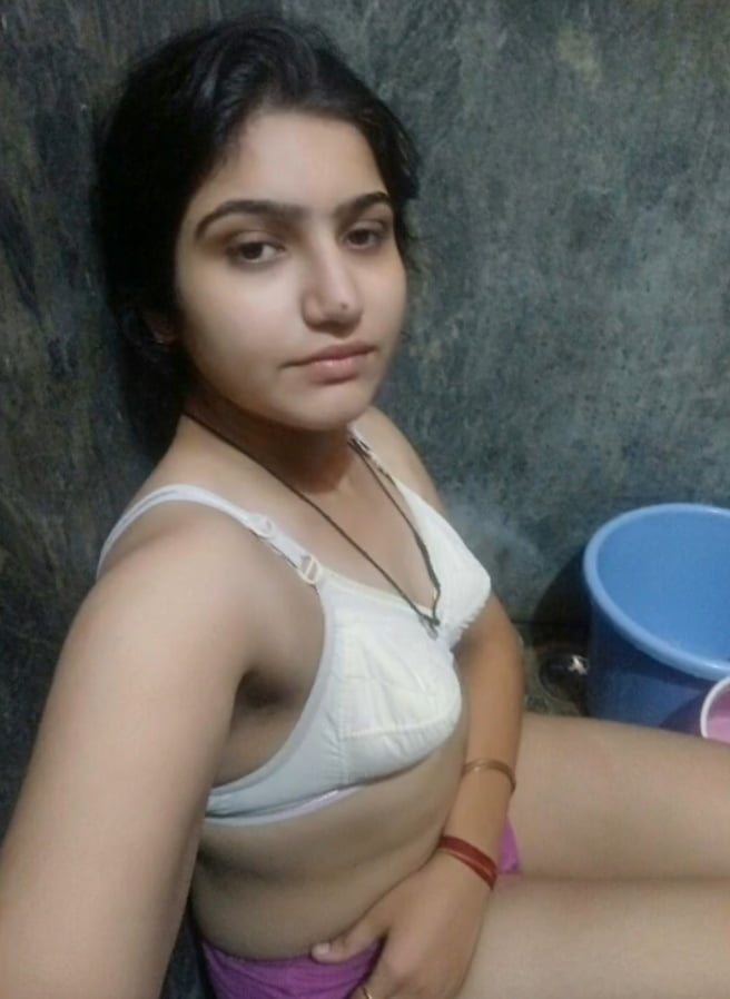 Sexy Indian nude girl has revealed her assets 4