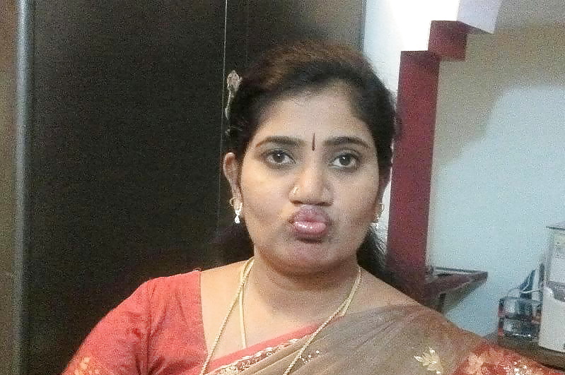 Sexy Kerala Aunty nude show on cam for her neighbor 2