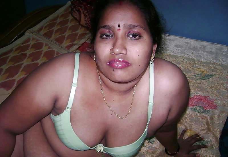 Sexy Kerala Aunty nude show on cam for her neighbor 4