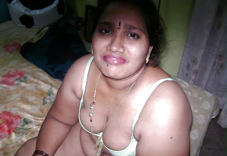 Sexy Kerala Aunty nude show on cam for her neighbor 5