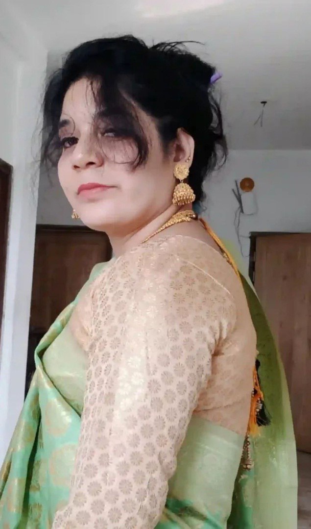 Sexy MILF nude photos shared with secret lover 1