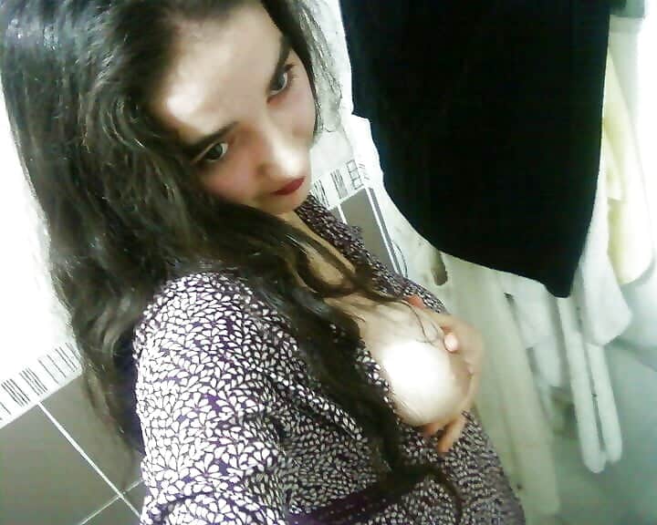 Sexy Paki wife nude pics to tease your sex nerves 2