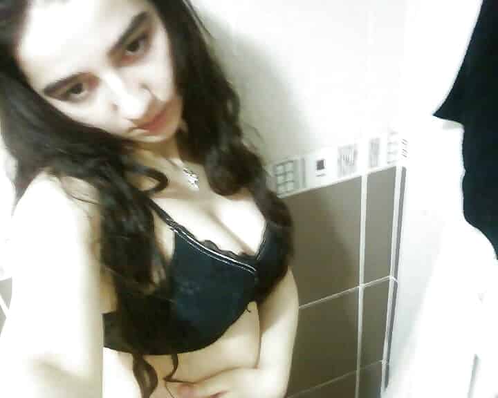 Sexy Paki wife nude pics to tease your sex nerves 3