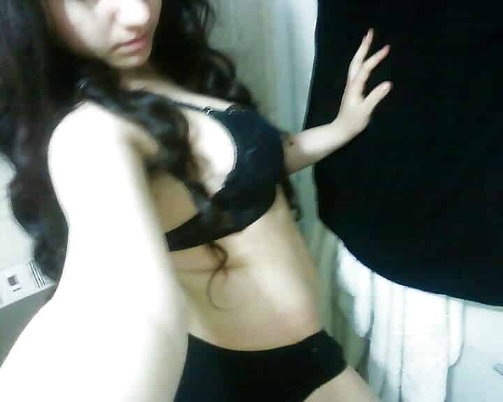 Sexy Paki wife nude pics to tease your sex nerves 4