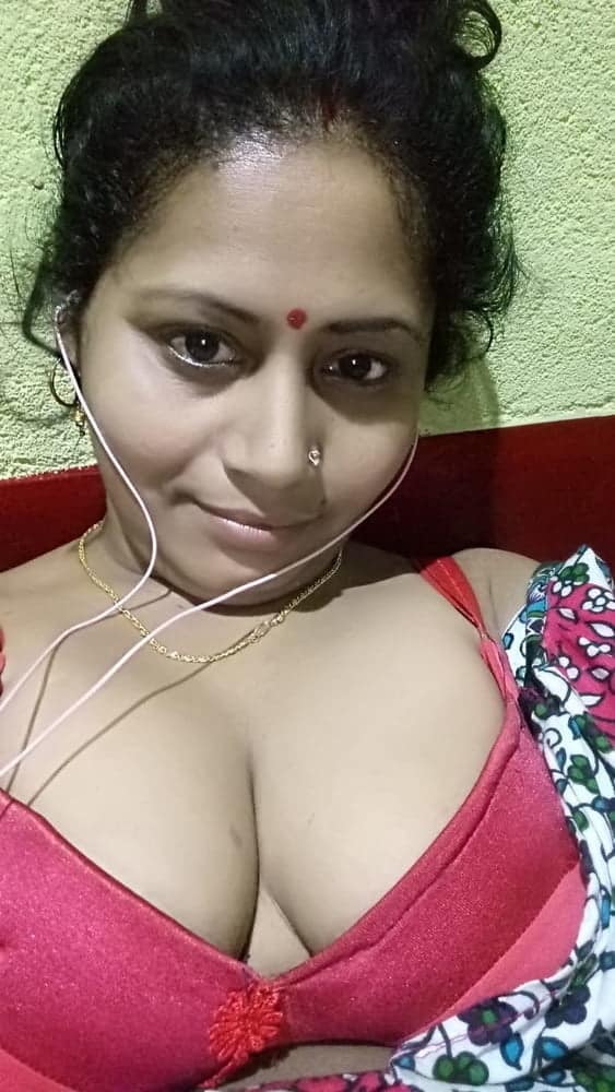 Sexy south Indian Bhabhi nude pics 1