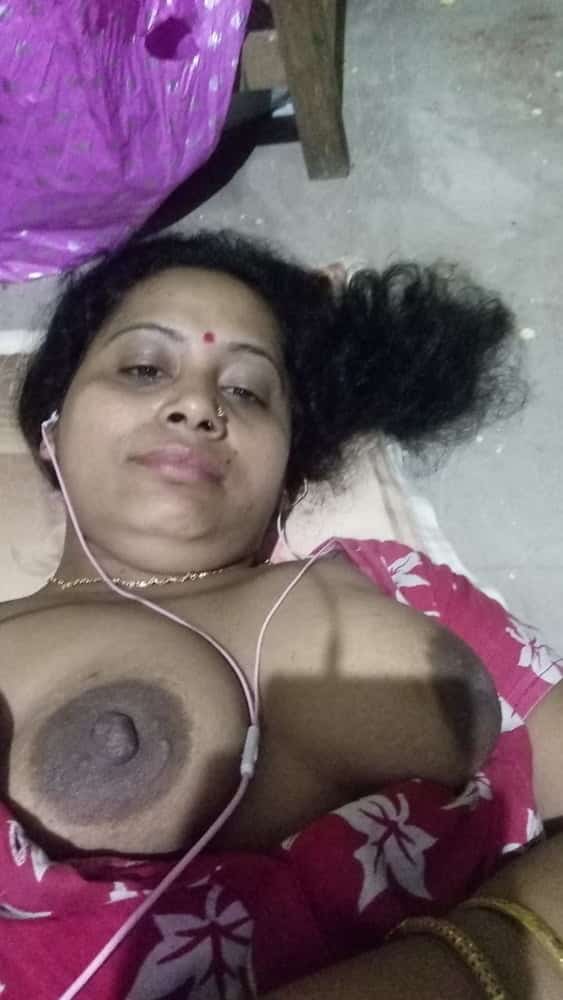 Sexy south Indian Bhabhi nude pics 4