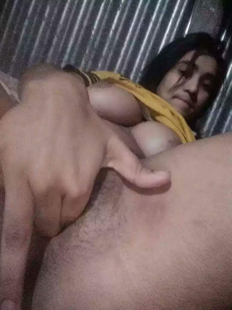 Sexy village girl pics exposed on the net by her lover 6