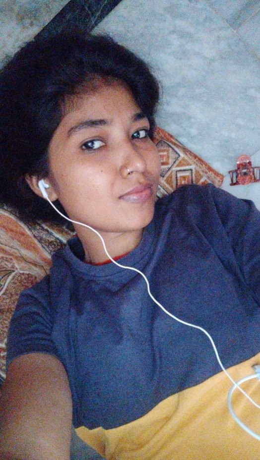 Sharp boobs nude Indian girl selfie pics 4