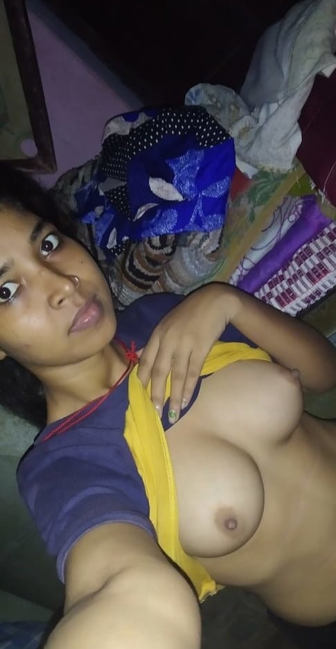 Sharp boobs nude Indian girl selfie pics 7