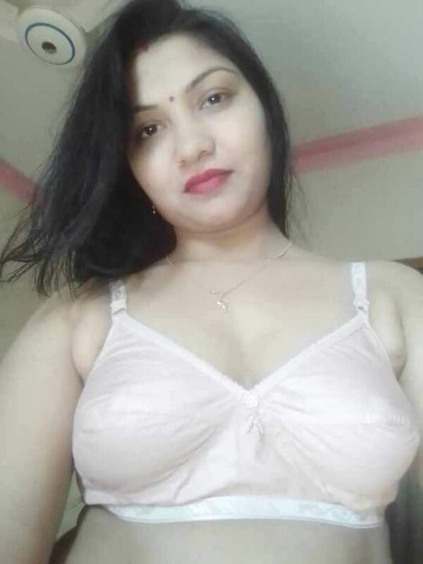 Sharp nipples bhabhi showing boobs in selfies 2