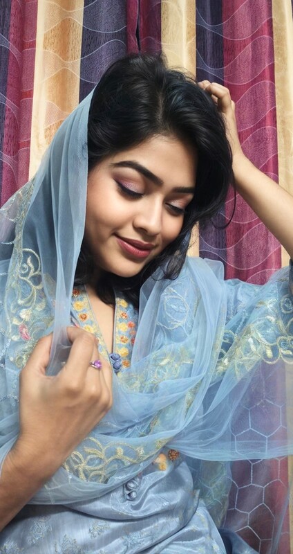 Short haired Bangla girl naked pussy fingering 1