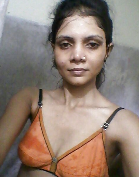 Skinny Desi Wife Selfie Nude Pictures for her WhatsApp friend 5