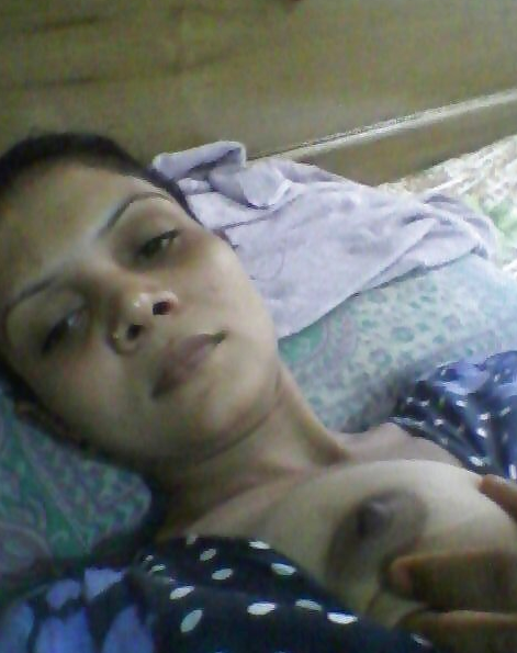 Skinny Desi Wife Selfie Nude Pictures for her WhatsApp friend 7
