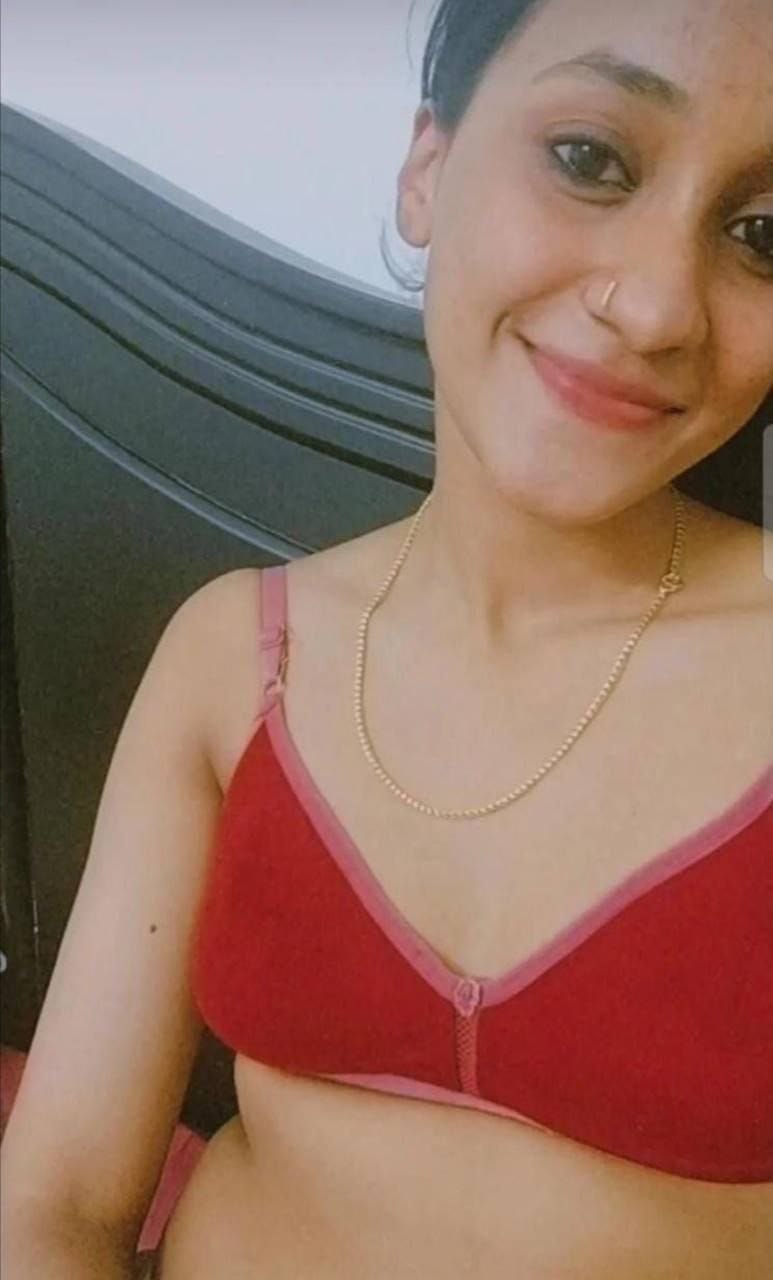 Skinny Indian girl nude photos shared with her lover 3