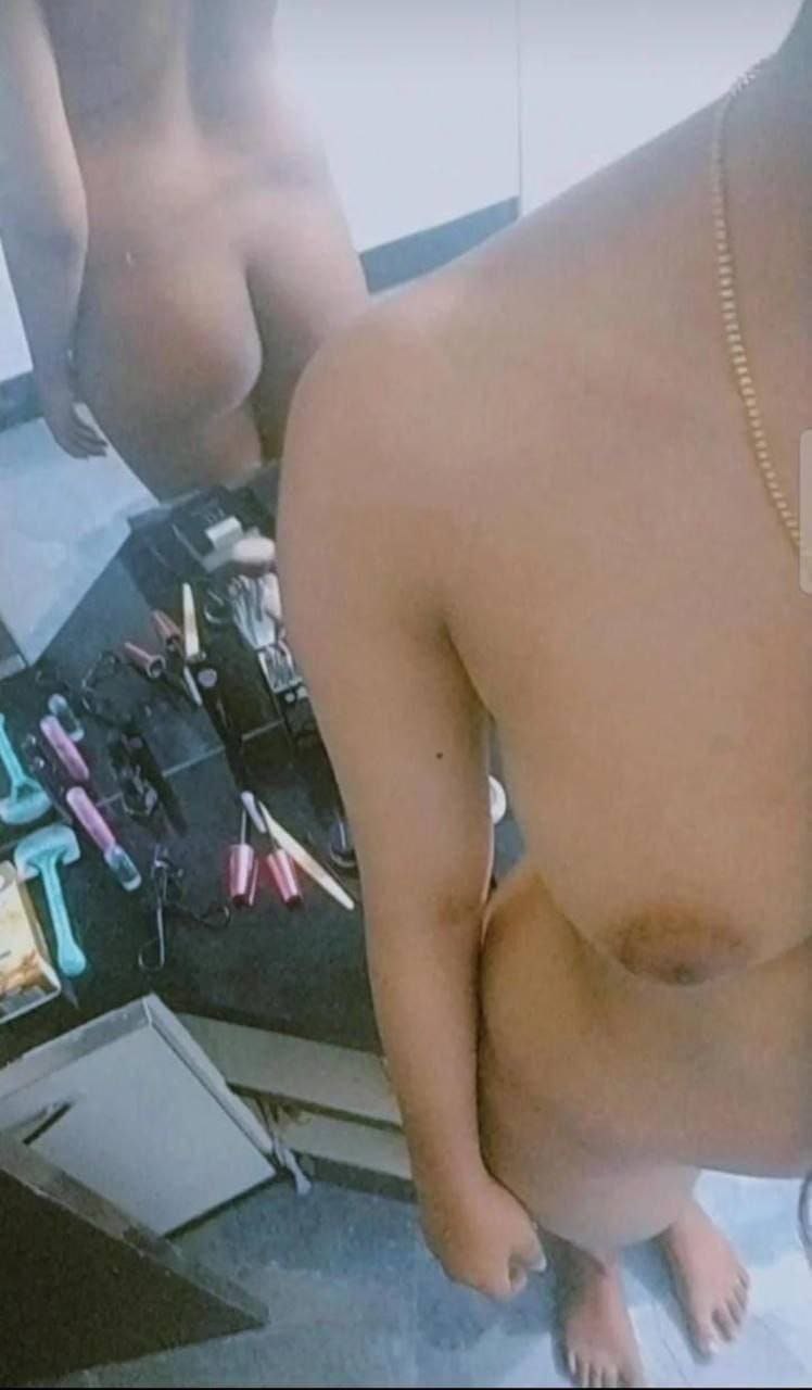 Skinny Indian girl nude photos shared with her lover 5