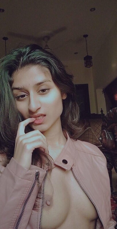 Slim desi girl nude selfie clicks for lover 4