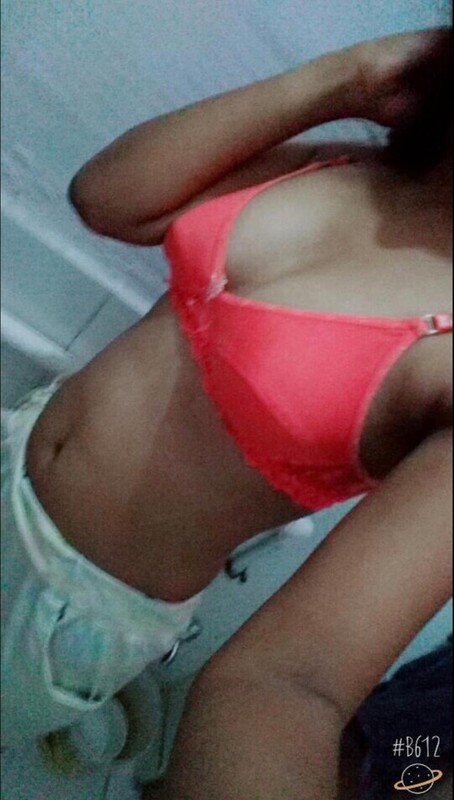 Slim girl figure size 34B and nude selfies exposed 4