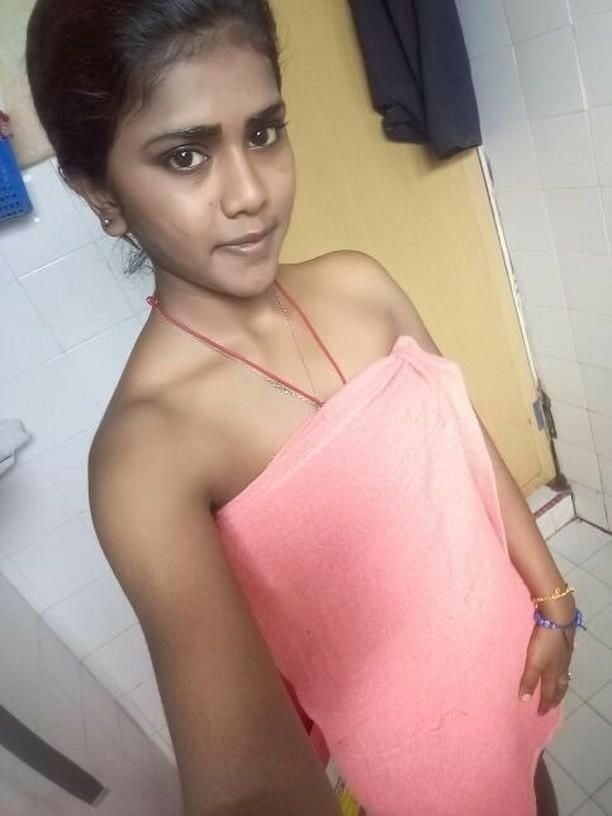 Slim hot nude Indian girl exposing pussy photos 1