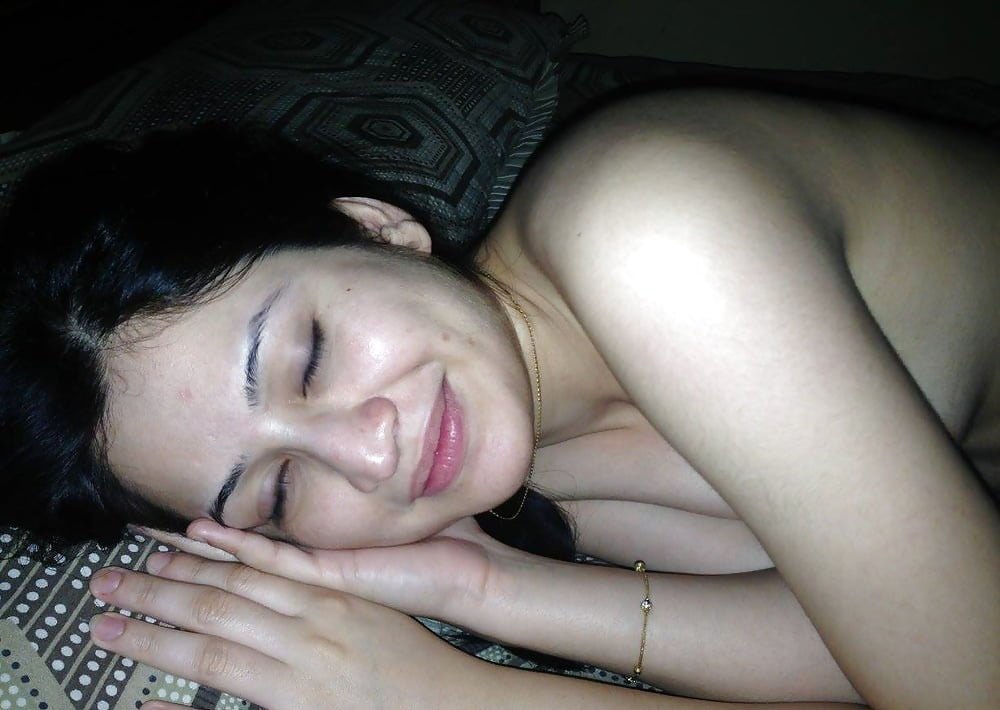 Slim Indian GF nude pics 6
