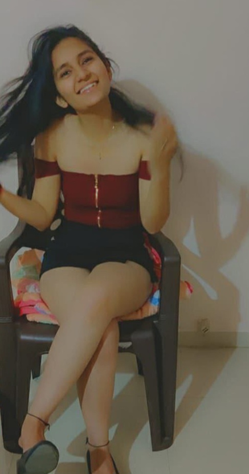 Slim Indian girl showing her perfect nude body 4