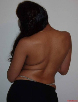 Slutty college girl seduces and poses for her lover in his room 7