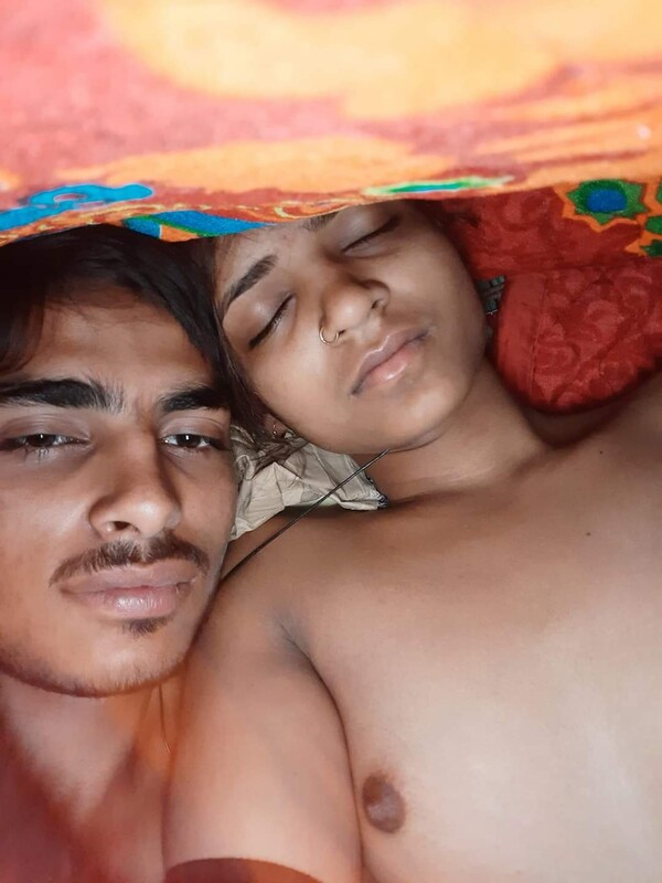 Small boobs Indian girlfriend nude sex photos 1