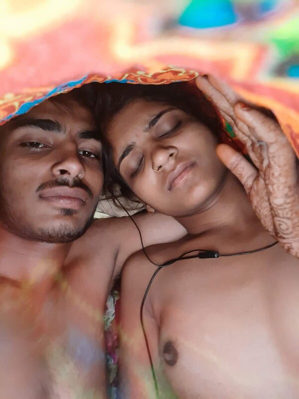 Small boobs Indian girlfriend nude sex photos 2
