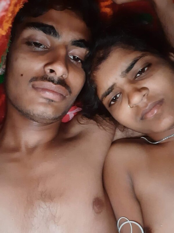 Small boobs Indian girlfriend nude sex photos 8