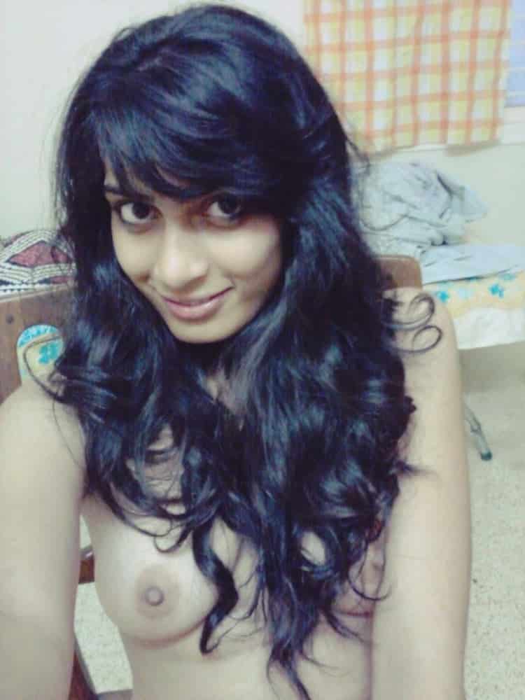 Small tits Desi girl selfie photos 1