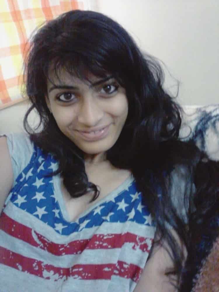 Small tits Desi girl selfie photos 4