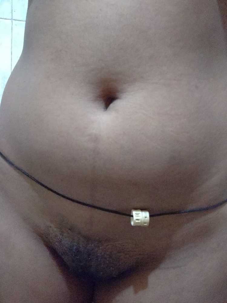 Small tits Indian girl nude pics 4