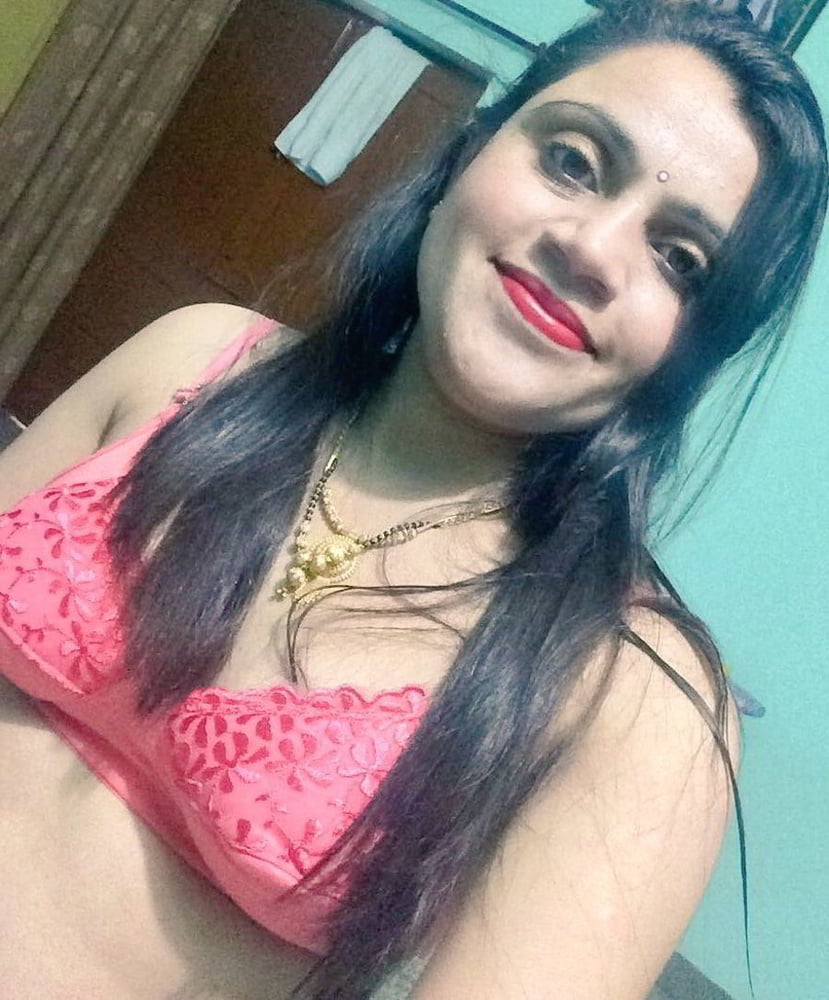 Small tits Indian housewife nude pics 1