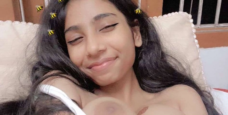 Snapchat girl naked in front of the mirror and selfies 2