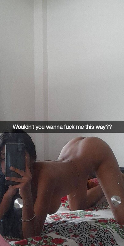 Snapchat girl naked in front of the mirror and selfies 6