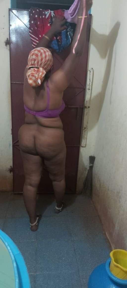 South Indian Tamil wife naked bathing photos 2