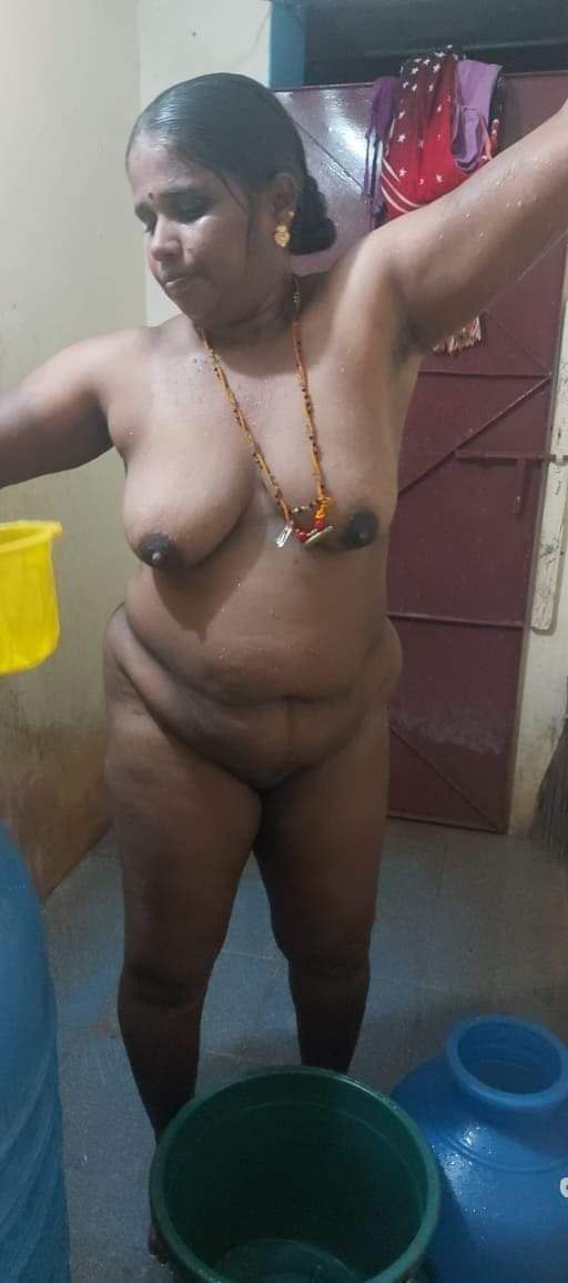 South Indian Tamil wife naked bathing photos 5