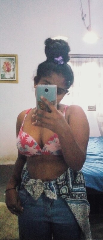 Sri Lankan girlfriend exposing private body parts 2