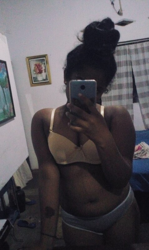 Sri Lankan girlfriend exposing private body parts 3