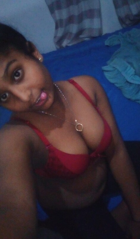 Sri Lankan girlfriend exposing private body parts 5