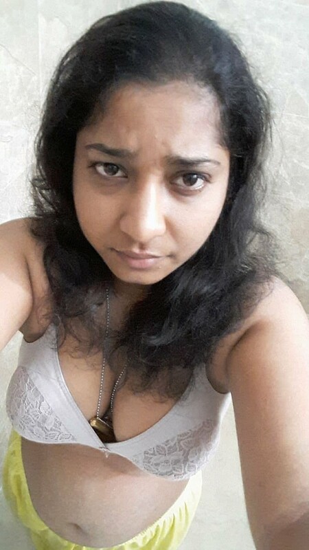 Sri Lankan office girl naked selfie photos 4