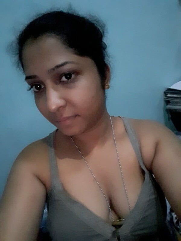 Sri Lankan office girl naked selfie photos 6