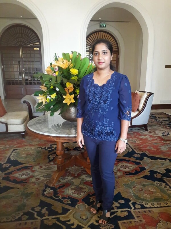 Sri Lankan office girl naked selfie photos 7